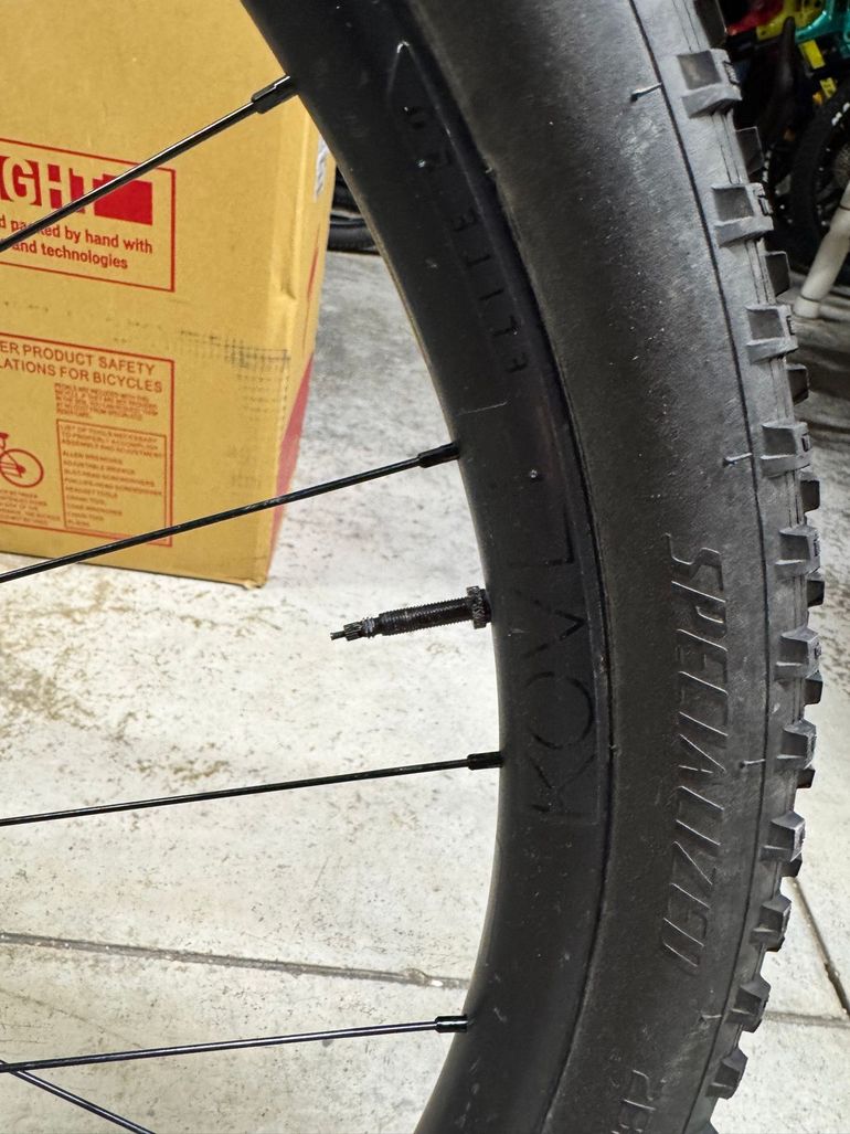 Used Trek Supercaliber SRAM X0 Eagle AXS (T-Type) 2024 Mountainbike, Light Gray — image 9 of 12
