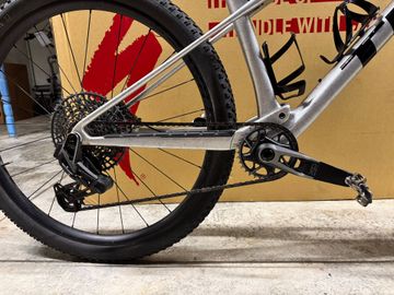 Used Trek Supercaliber SRAM X0 Eagle AXS (T-Type) 2024 Mountainbike, Light Gray — image 3 of 12