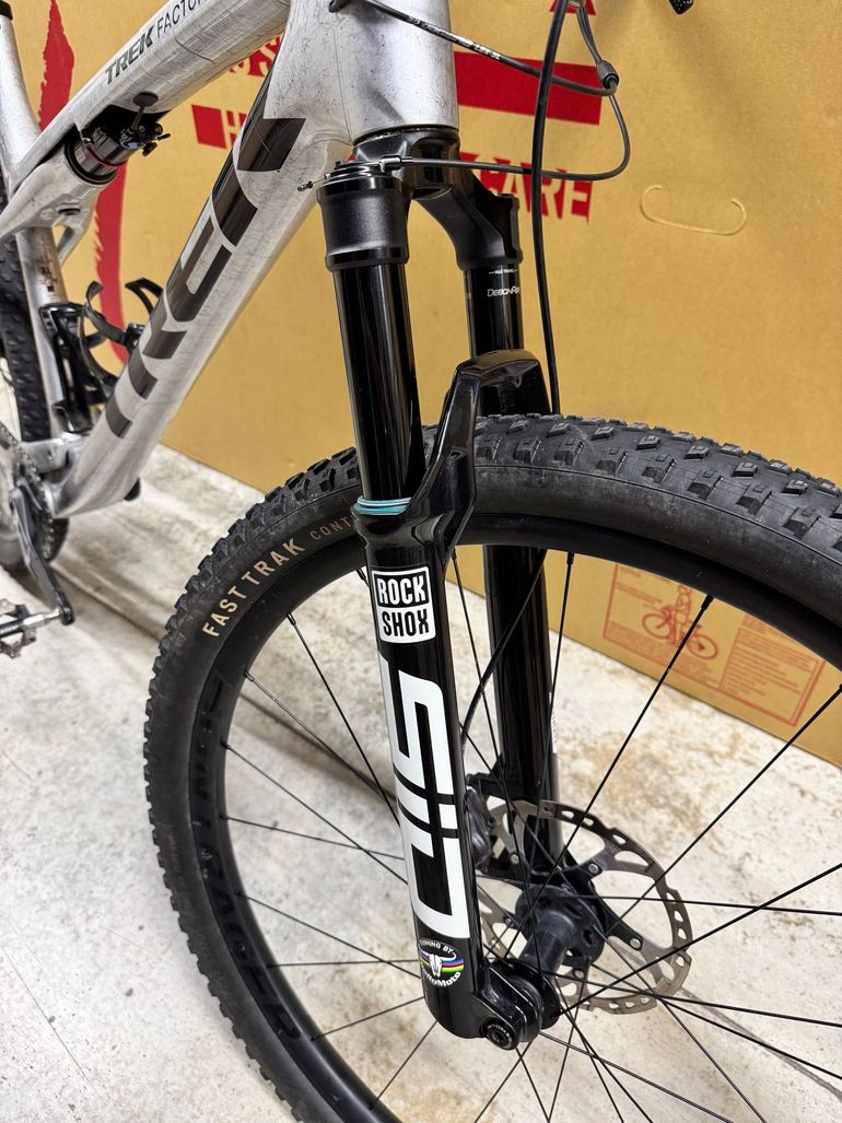 Used Trek Supercaliber SRAM X0 Eagle AXS (T-Type) 2024 Mountainbike, Light Gray — image 8 of 12