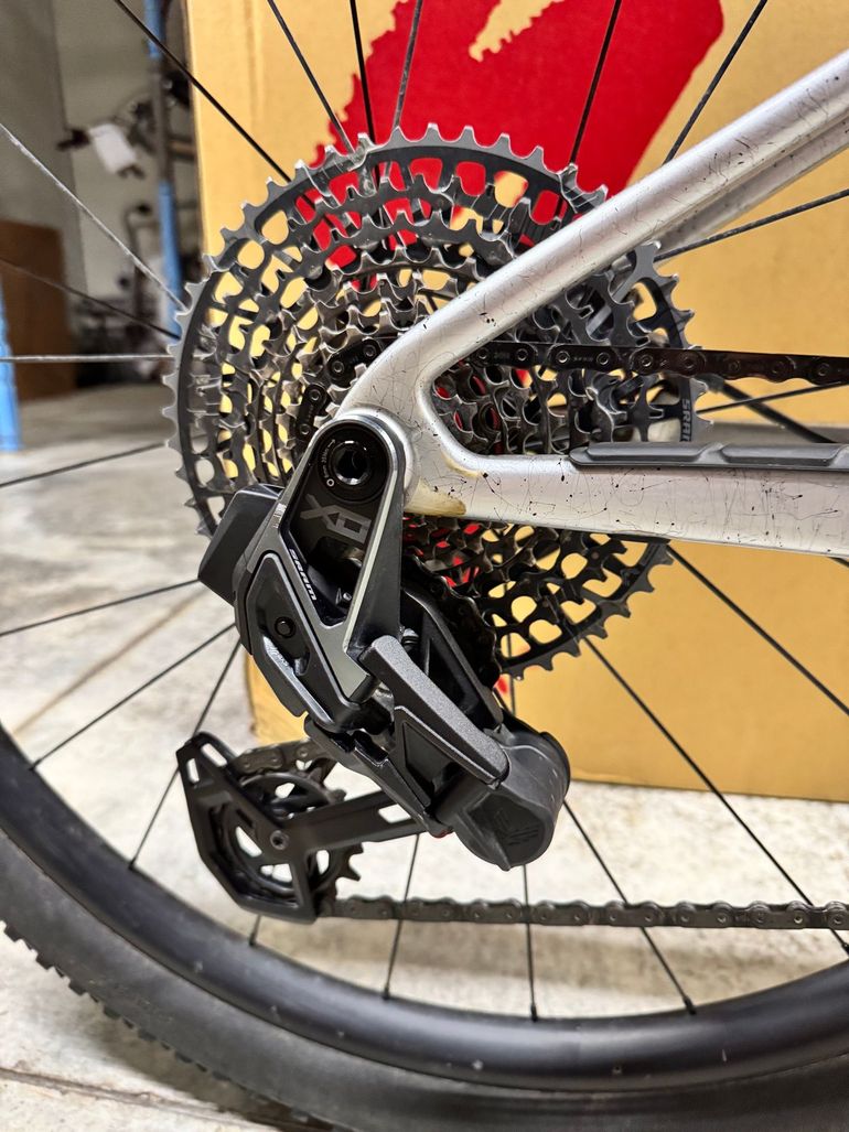 Used Trek Supercaliber SRAM X0 Eagle AXS (T-Type) 2024 Mountainbike, Light Gray — image 12 of 12