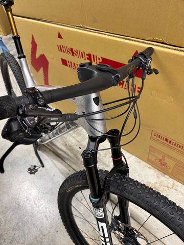 Used Trek Supercaliber SRAM X0 Eagle AXS (T-Type) 2024 Mountainbike, Light Gray — image 7 of 12