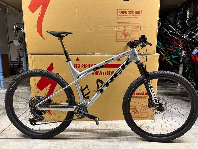 Used Trek Supercaliber SRAM X0 Eagle AXS (T-Type) 2024 Mountainbike, Light Gray — image 1 of 12