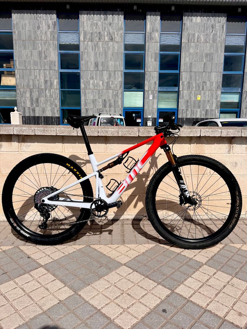 Used BMC Fourstroke 01 LTD 2023 2023 Mountainbike, Red, 29 — image 1 of 6