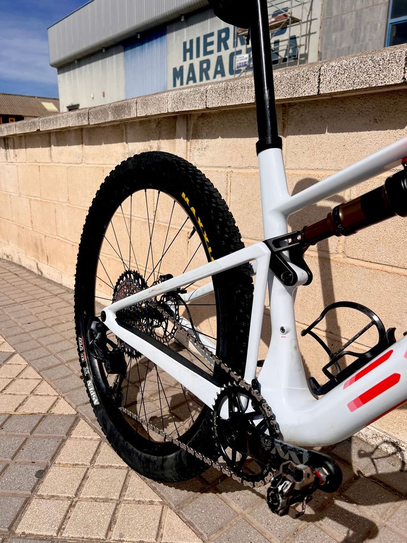 Used BMC Fourstroke 01 LTD 2023 2023 Mountainbike, Red, 29 — image 3 of 6