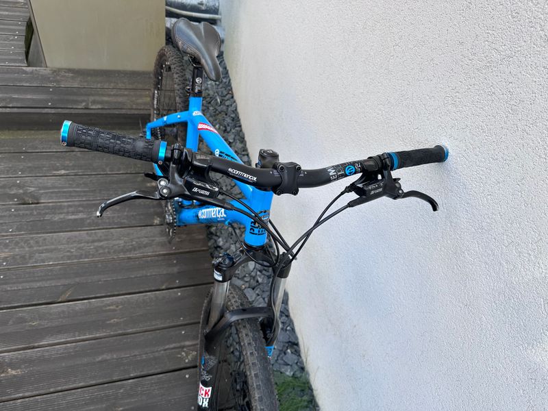 Used Commencal Premier HD4 2012 Mountainbike, Blue — image 7 of 11