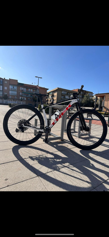 Used Trek Procaliber 9.8 2021 2021 Mountainbike, White, 29 — image 1 of 3