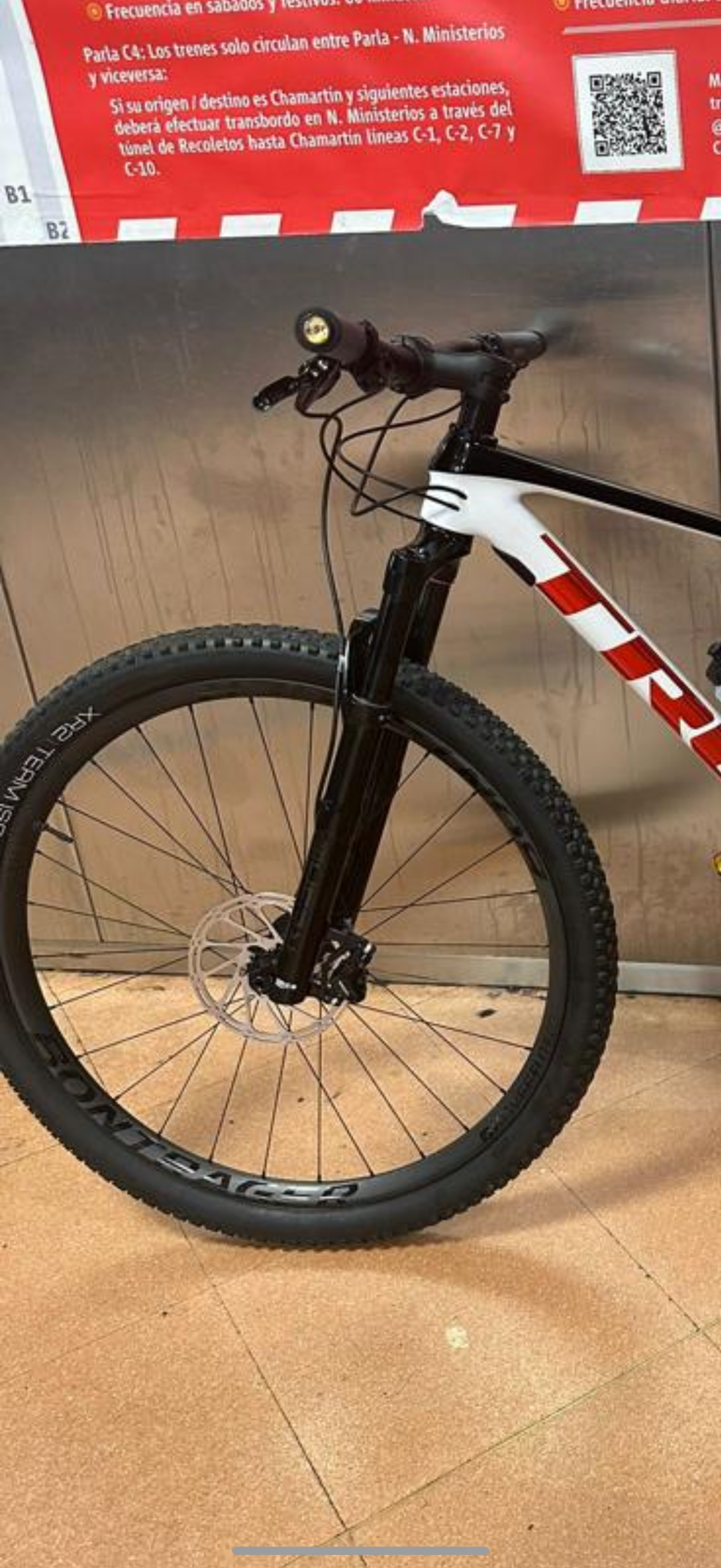 Used Trek Procaliber 9.8 2021 2021 Mountainbike, White, 29 — image 2 of 3