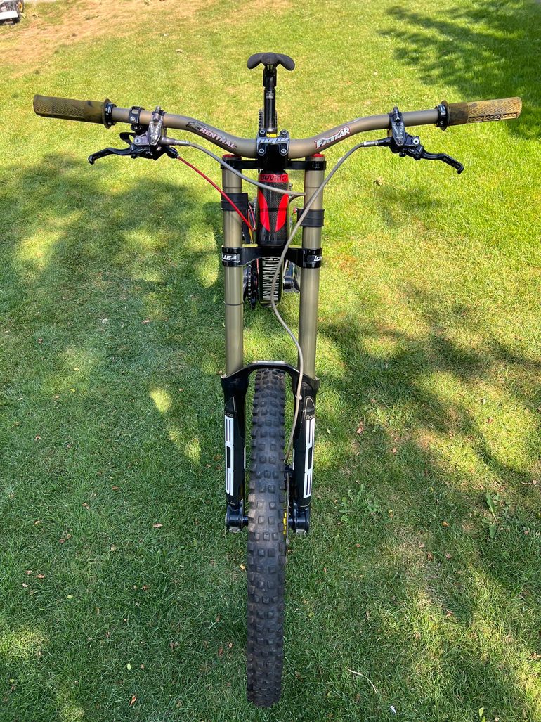 Used Devinci Wilson Carbon 26” 2014 Mountainbike, Black — image 2 of 8