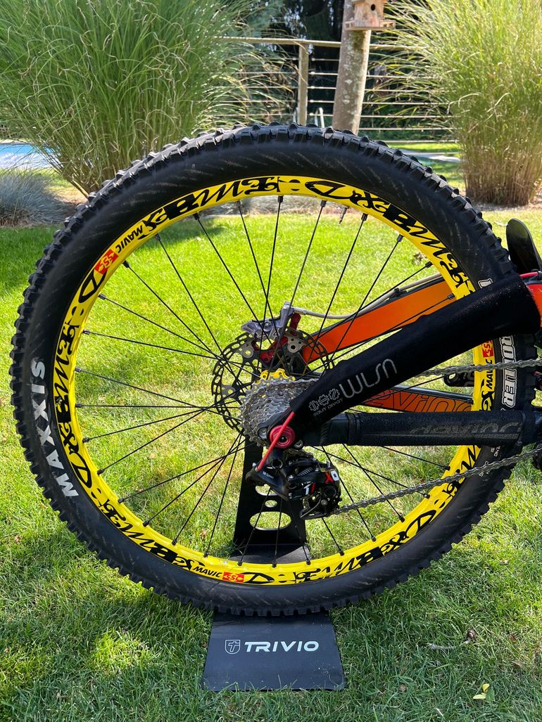 Used Devinci Wilson Carbon 26” 2014 Mountainbike, Black — image 7 of 8