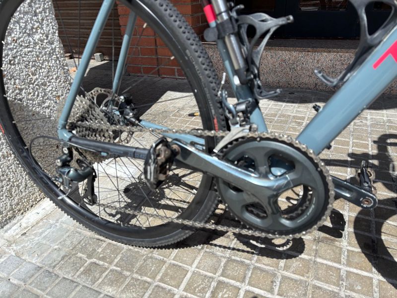 Used Trek Checkpoint AL 4 2019 2019 Road & Gravel, Light Gray — image 3 of 6