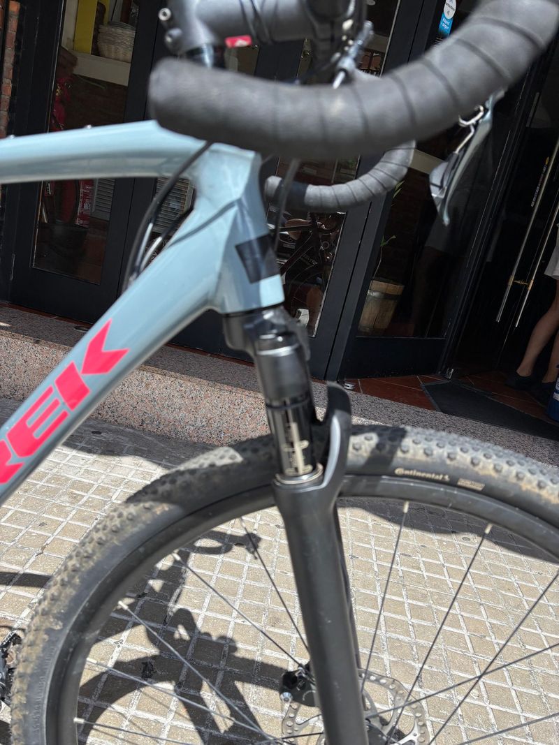 Used Trek Checkpoint AL 4 2019 2019 Road & Gravel, Light Gray — image 4 of 6
