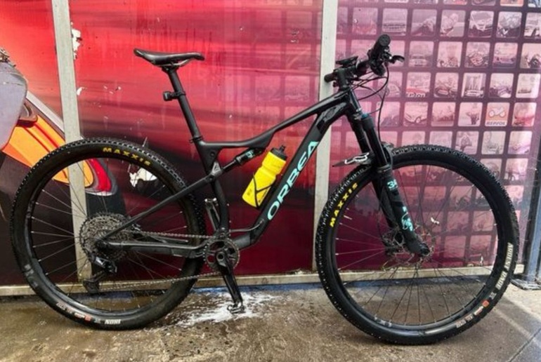 Used Orbea OIZ H20 2021 2021 Mountainbike, Black, 29 — image 2 of 13