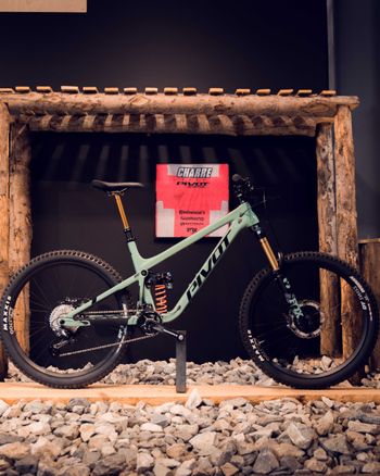 Used Pivot Mach 6 for sale | 70% off new | buycycle