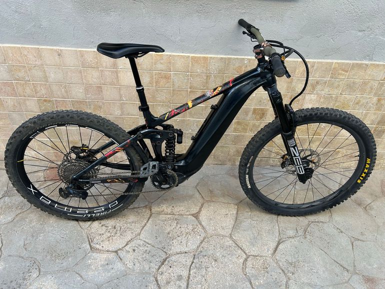 Używany Giant Reign E+ 2, 2022 2022 Mountainbike — zdjęcie 10 z 12