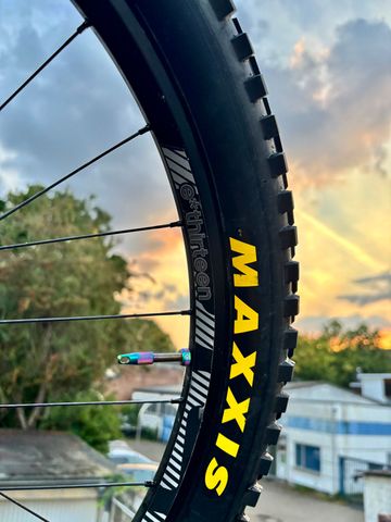 Used Santa Cruz Nomad Shimano XTR 2018 Mountainbike, Blue — image 10 of 26