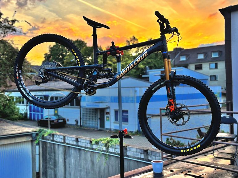 Used Santa Cruz Nomad Shimano XTR 2018 Mountainbike, Blue — image 1 of 26