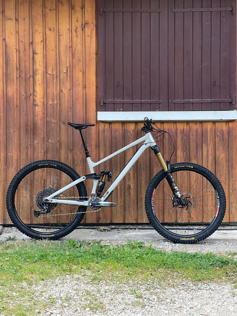 Used RAAW Raaw Madonna V2.2 2023 Mountainbike — image 1 of 5