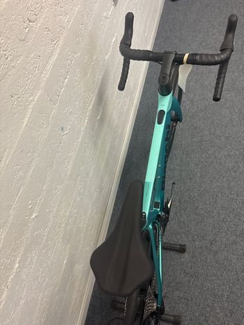 Used Bianchi E Oltre 105 2024 Road & Gravel — image 2 of 3