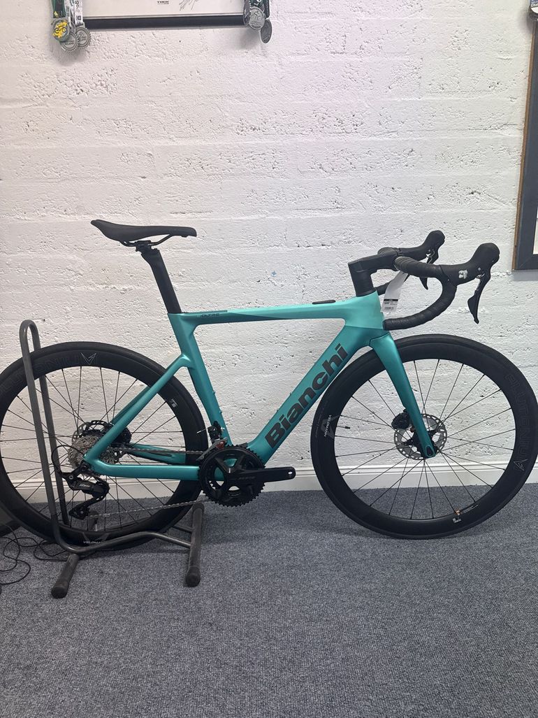 Used Bianchi E Oltre 105 2024 Road & Gravel — image 1 of 3