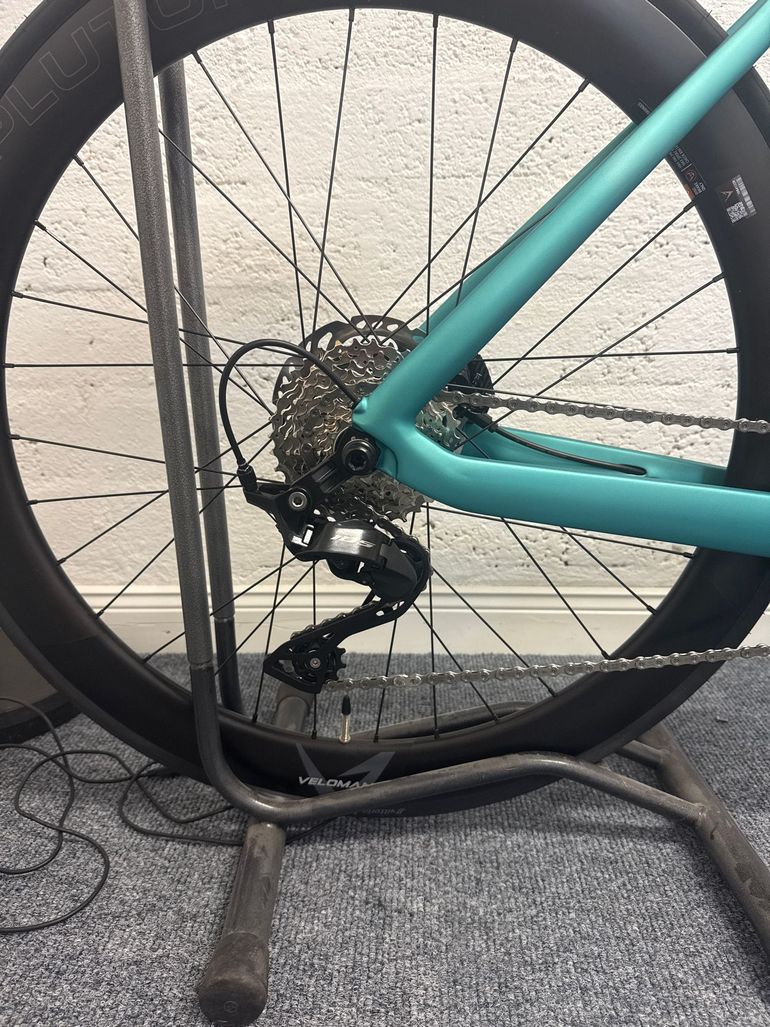 Used Bianchi E Oltre 105 2024 Road & Gravel — image 3 of 3