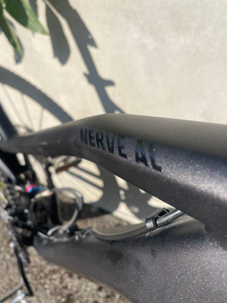 Canyon Nerve AL 7.0 2016 Mountainbike de segunda mano, Negro — imagen 2 de 7