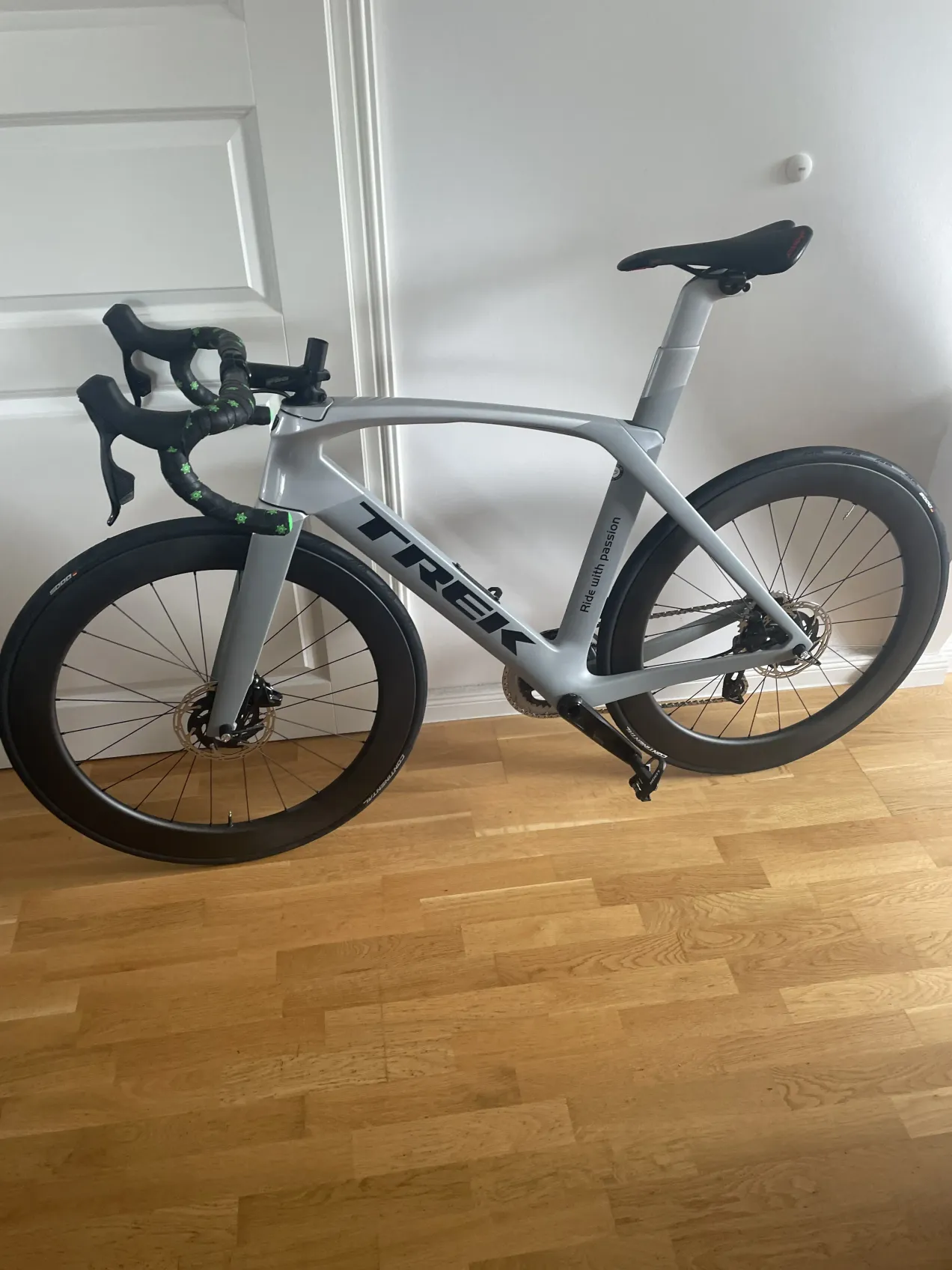 Trek madone best sale slr 6 2019