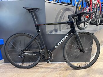 Used Look 795 BladeRS Ultegra Di2 / R38D 2024 2024 Road & Gravel, Black — image 1 of 6