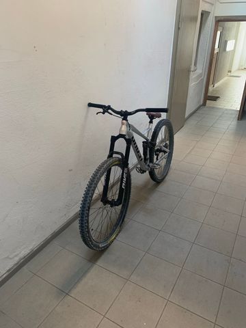 Used Ghost Al Amt Base 2022 Mountainbike, Light Gray — image 3 of 12