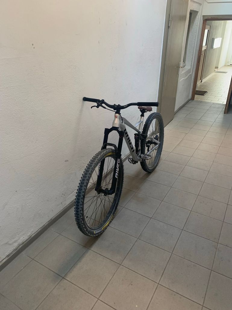 Used Ghost Al Amt Base 2022 Mountainbike, Light Gray — image 3 of 12