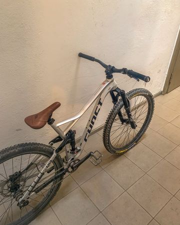 Used Ghost Al Amt Base 2022 Mountainbike, Light Gray — image 1 of 12