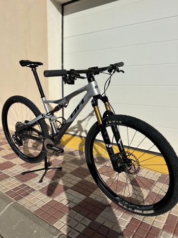 Used BH LYNX RACE EVO CARBON 9.2 2023 2023 Mountainbike, Light Gray, 29 — image 1 of 3