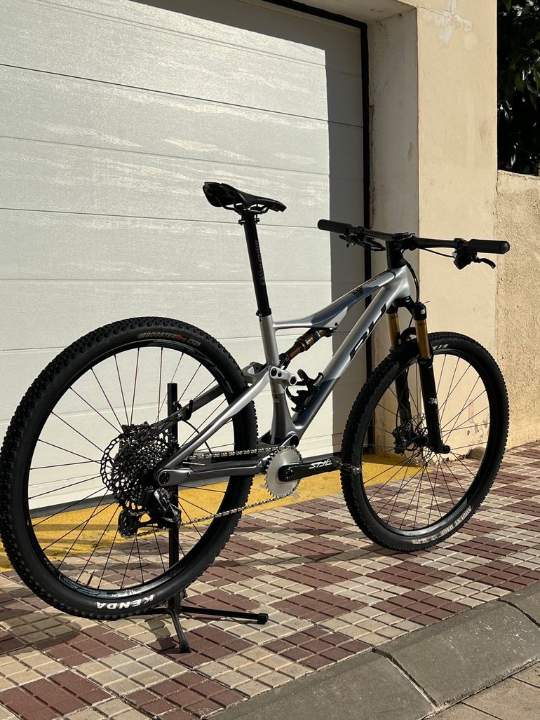 Used BH LYNX RACE EVO CARBON 9.2 2023 2023 Mountainbike, Light Gray, 29 — image 2 of 3