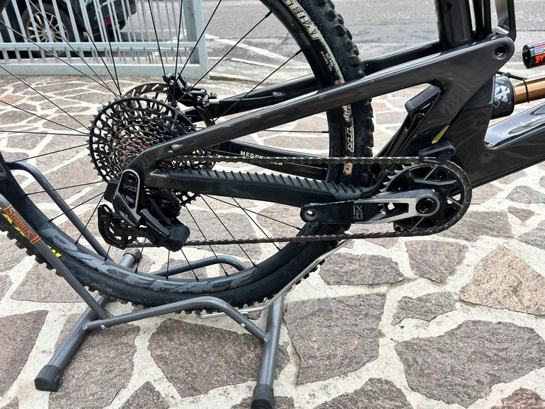 Used Santa Cruz Megatower SRAM X0 Eagle AXS (T-Type) 2024 Mountainbike, Black — image 3 of 7
