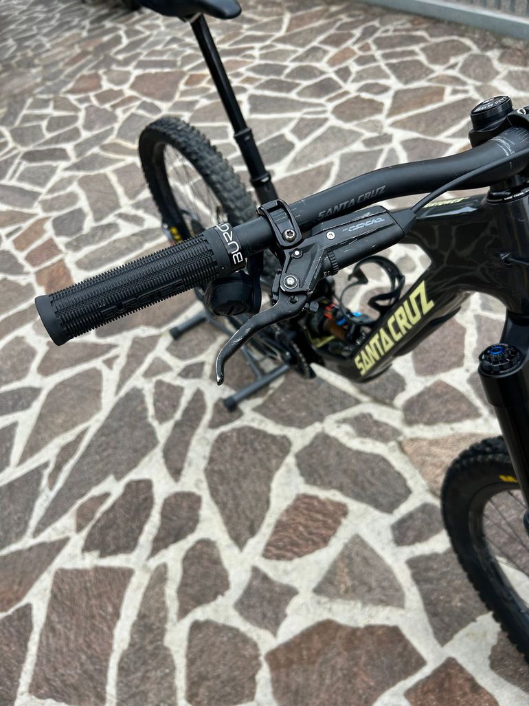 Used Santa Cruz Megatower SRAM X0 Eagle AXS (T-Type) 2024 Mountainbike, Black — image 6 of 7