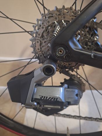 Used Colnago V3 SRAM Rival eTap AXS 2023 Road & Gravel — image 4 of 10