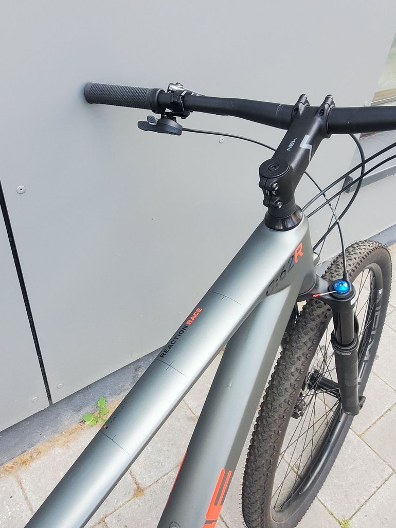 Used CUBE REACTION C:62 RACE 2024 2024 Mountainbike, Light Gray, 29 — image 8 of 11