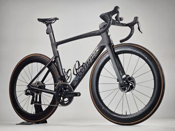 自転車本体 2018 S-WORKS VENGE ViAS DISC Di2 2018 Specialized S-Works Venge ViAS Disc Di2 – Specs, Comparisons