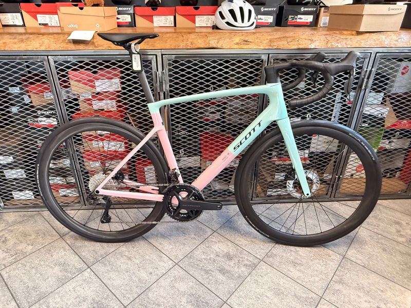 Used Scott Addict RC10 2025 Road & Gravel