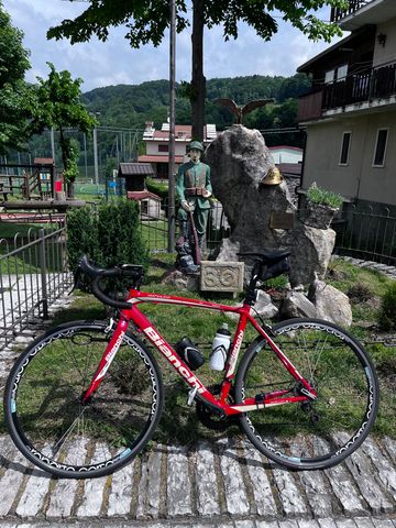 Used Bianchi Impulso Campagnolo Chorus 2012 Road & Gravel, Red — image 1 of 3