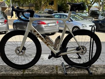 Used Trek Slr7 Gen 8 2025 Road & Gravel, White — image 2 of 8