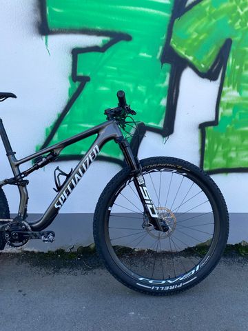 Used Specialized Epic SRAM GX Eagle AXS 2025 Mountainbike, Light Gray — image 2 of 16