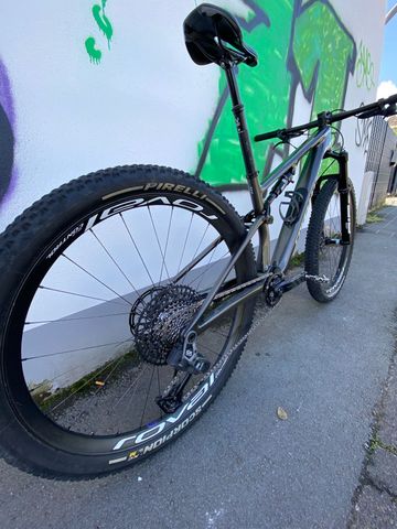 Used Specialized Epic SRAM GX Eagle AXS 2025 Mountainbike, Light Gray — image 3 of 16