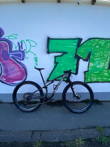 Used Specialized Epic SRAM GX Eagle AXS 2025 Mountainbike, Light Gray — image 1 of 16