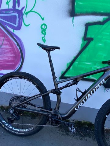 Used Specialized Epic SRAM GX Eagle AXS 2025 Mountainbike, Light Gray — image 7 of 16
