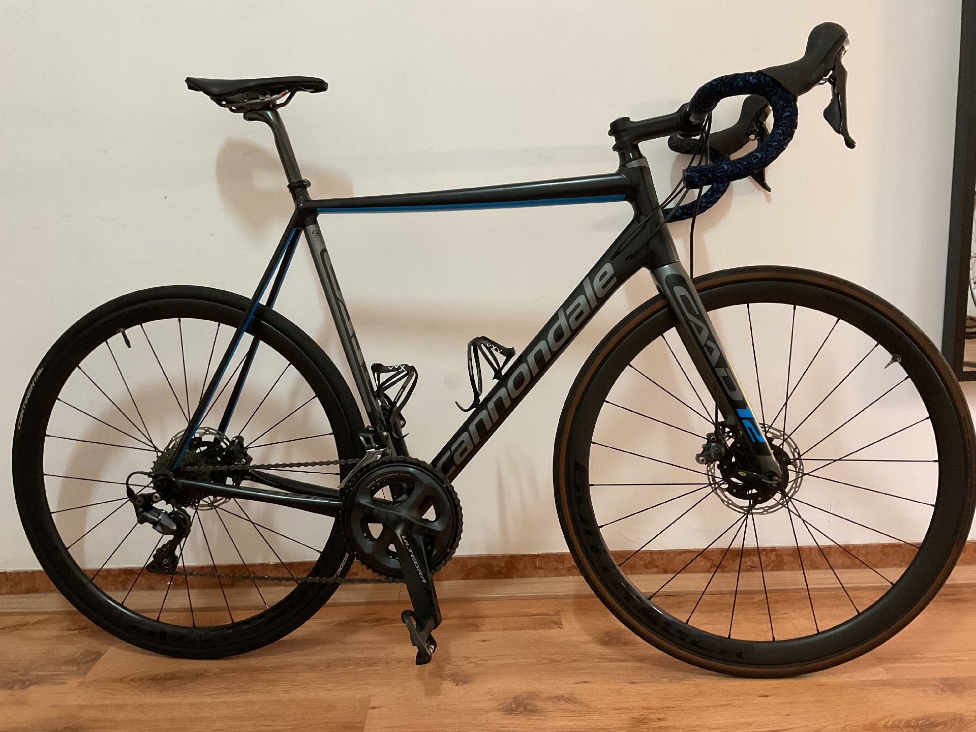 【美品】CANNONDALE CAAD12 DISC 105 2019サイズ54 d8a03.jpeg