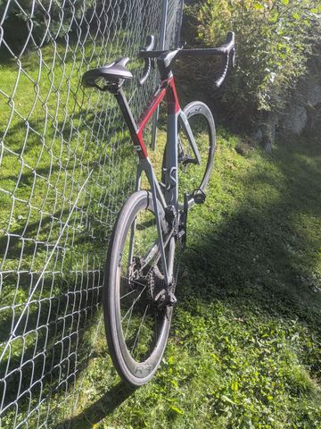 Brugt Focus IZALCO MAX 8.9 2024 2024 Road & Gravel — billede 3 af 6