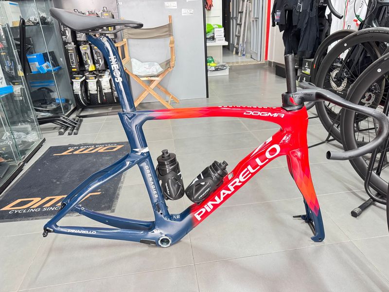 Pinarello Dogma F Disc 2023 Frameset 2023 Road & Gravel usato, Rosso — immagine 3 di 3