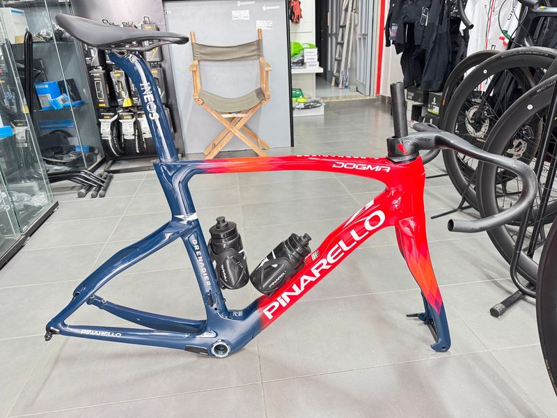 Pinarello Dogma F Disc 2023 Frameset 2023 Road & Gravel usato, Rosso — immagine 1 di 3