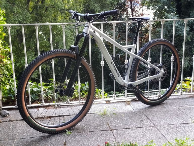 Used Orbea LAUFEY H10 2022 2022 Mountainbike, Light Gray, 29 — image 2 of 6