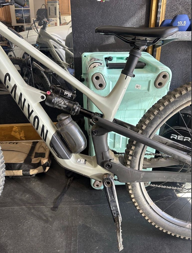 Used Canyon Canyon Spectral CF 7 2024 Mountainbike, Light Gray — image 14 of 17